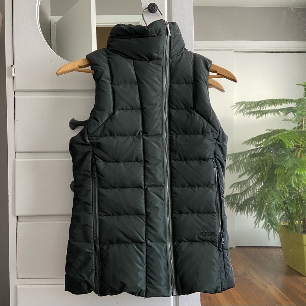 Women Emerald Green Down Puffer Vest Asymmetrical collar perfect condition Sz S